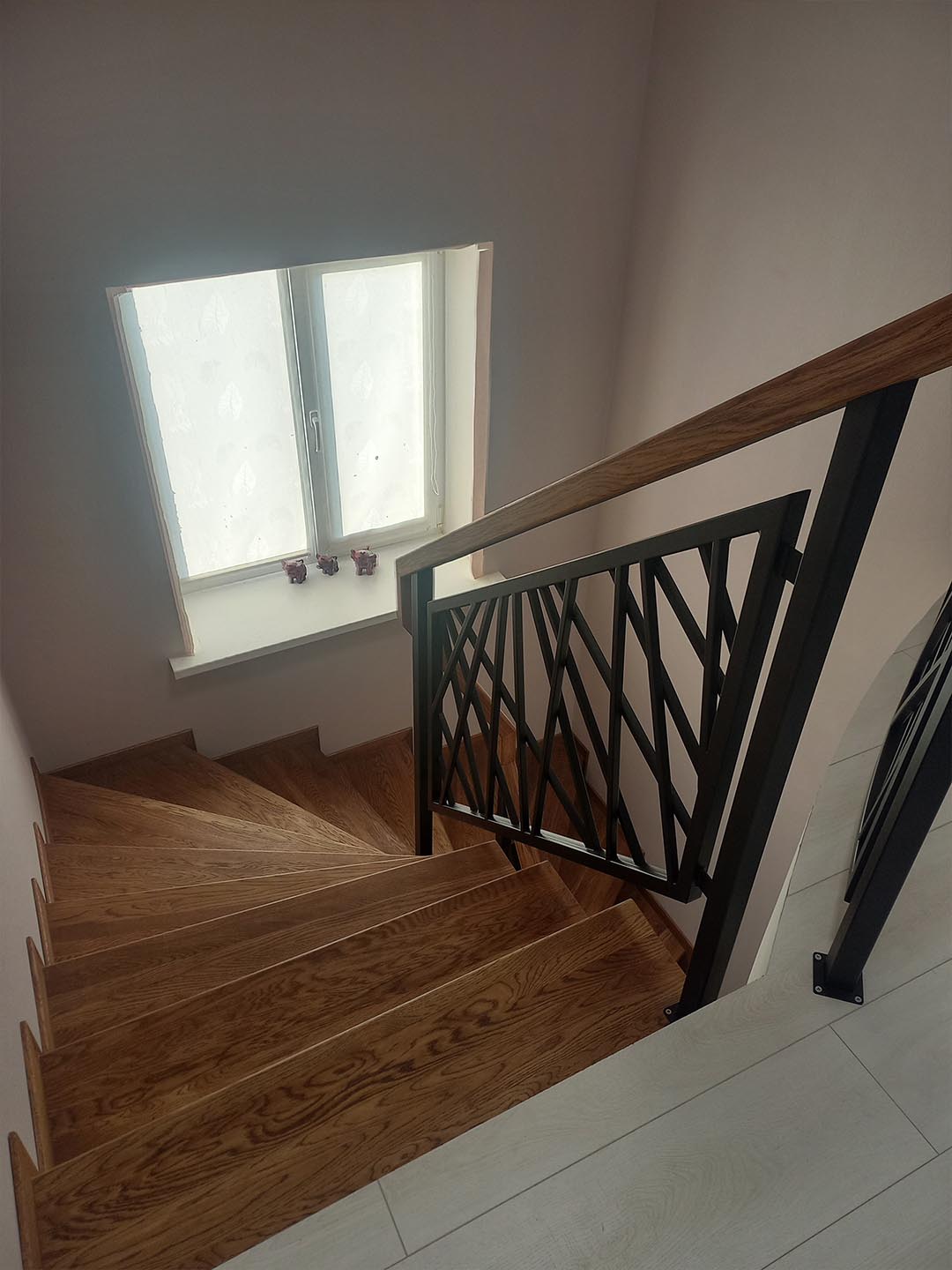 Бетонная лестница с ограждением в стиле LOFT